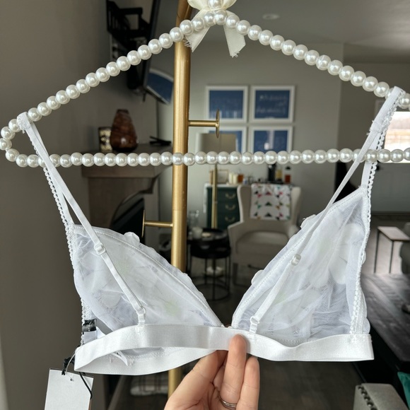 Daydream Nation Daisy Bra - Front Close & Mesh Embroidery - Small & Extra Small - Picture 6 of 8